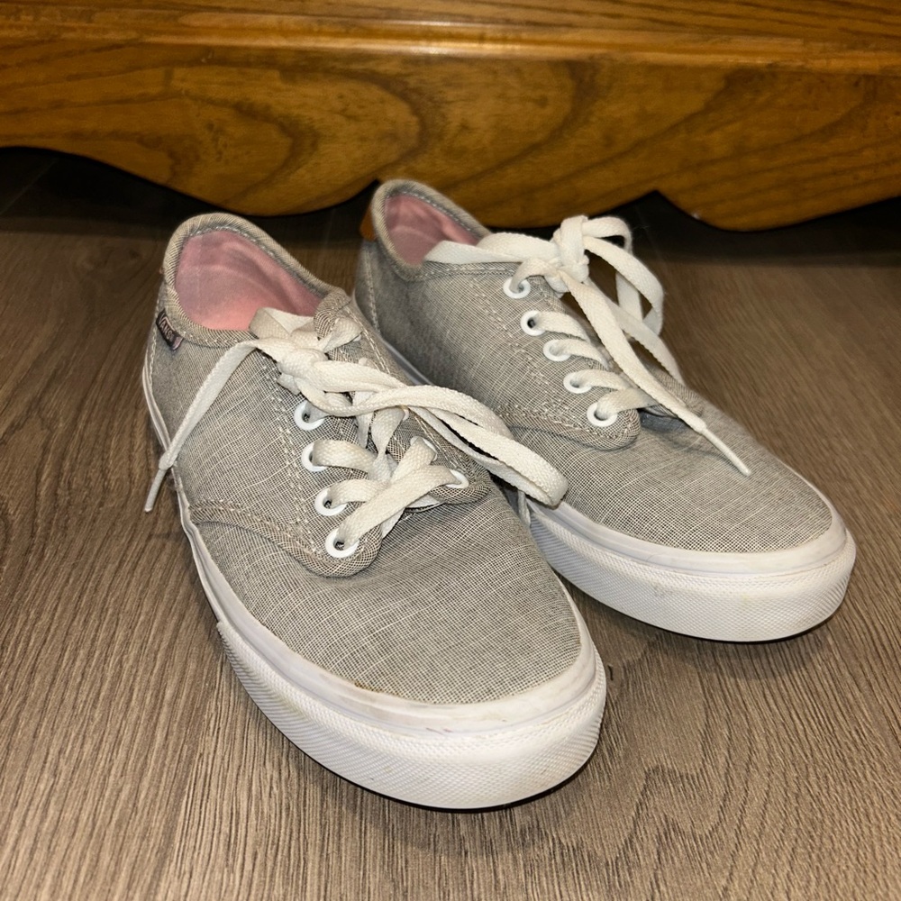 Vans Gray Canvas Sneakers with White Laces, size 7